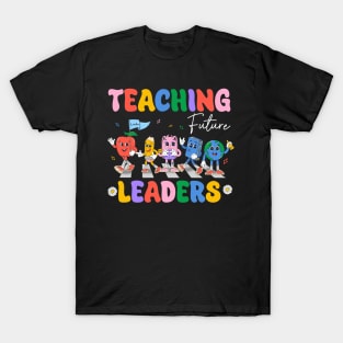 Retro Teaching Future Leaders Groovy Teacher Back To School Gift For Women Men T-Shirt